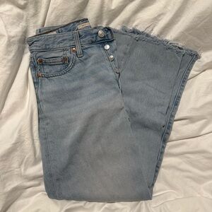 Light Wash Levi’s High-Rise Straight Jeans